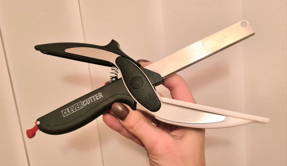 2-in-1 Kitchen Scissors – Your Everyday Prep Tool